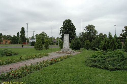 Hatvan találkozási és csatlakozási pont " Mártírok tere az emlékmű mögötti placcon " 
